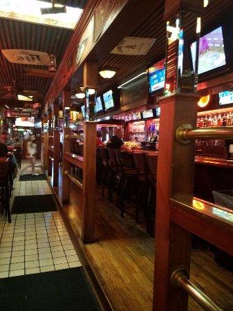 Billy's Long Bar
